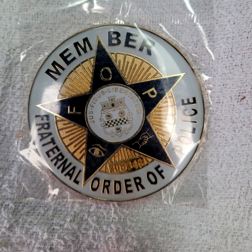 VINTAGE FRATERNAL ORDER OF POLICE EMBLEM FOP DECAL NEW OLD STOCK 1990S